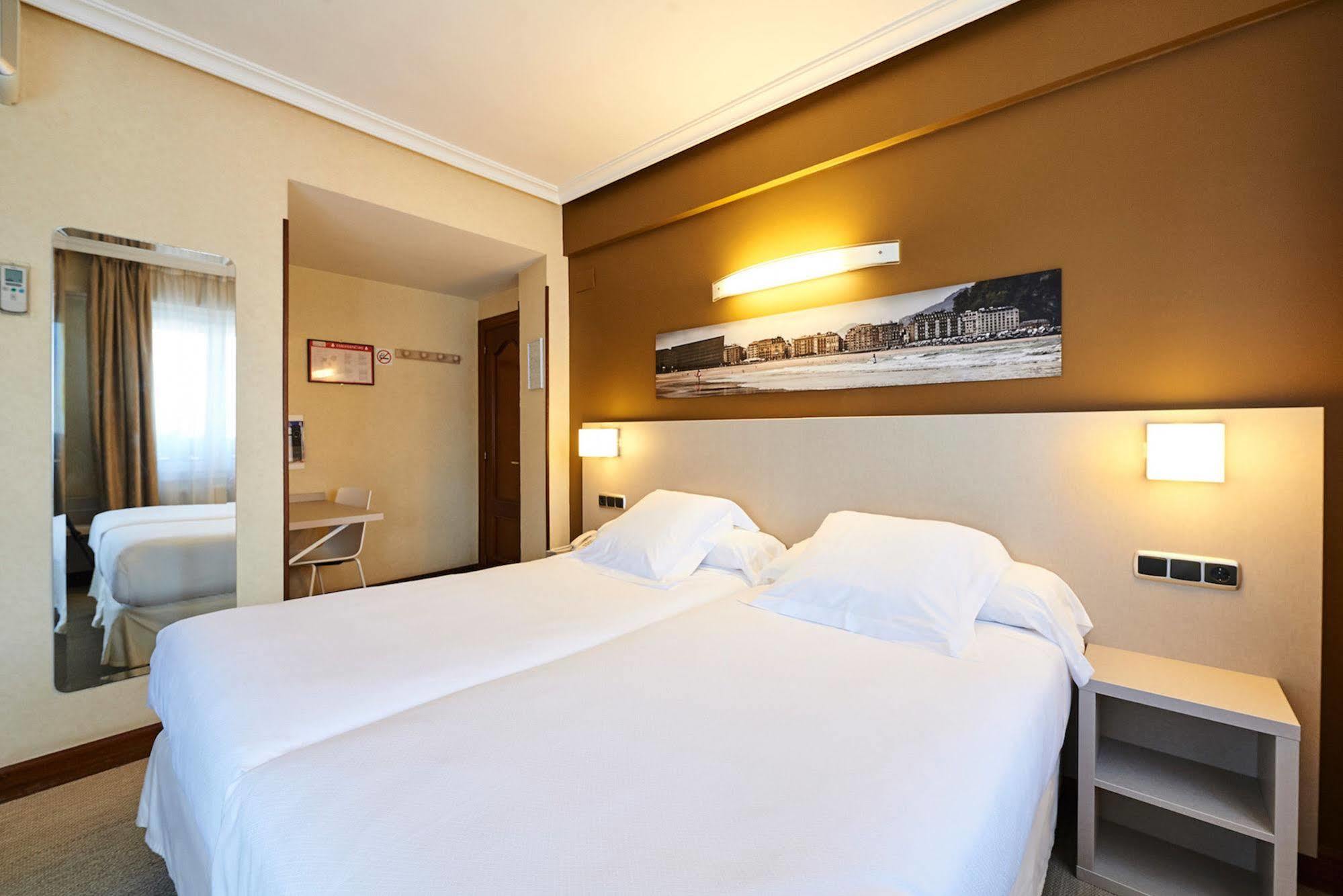 Hotel Parma Saint-Sébastien Extérieur photo