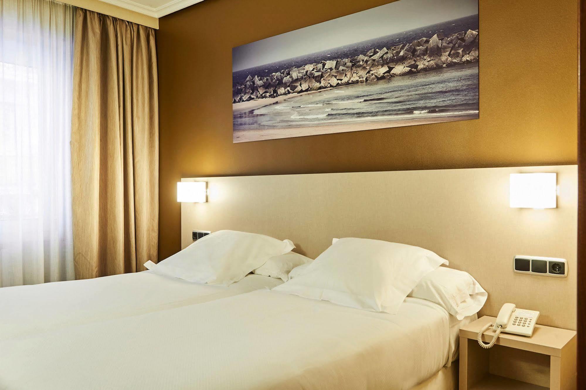 Hotel Parma Saint-Sébastien Extérieur photo